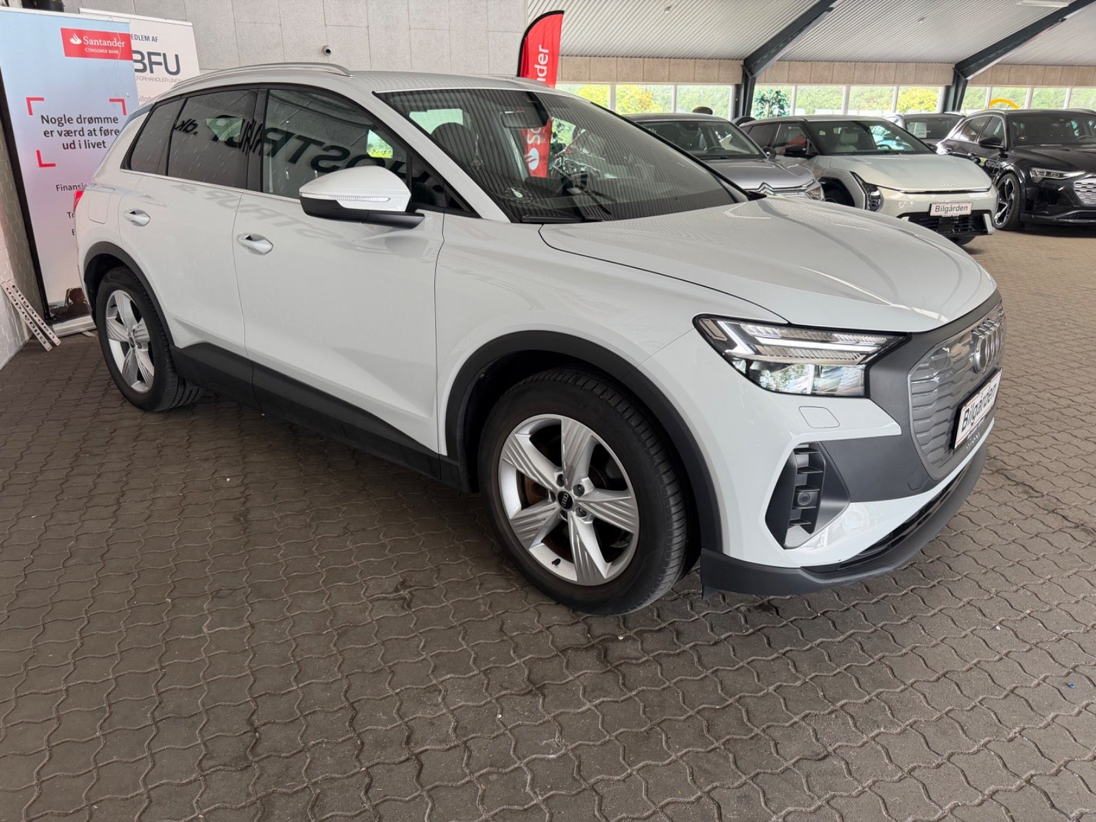 Hvid Audi Q4 e-tron fra 2023