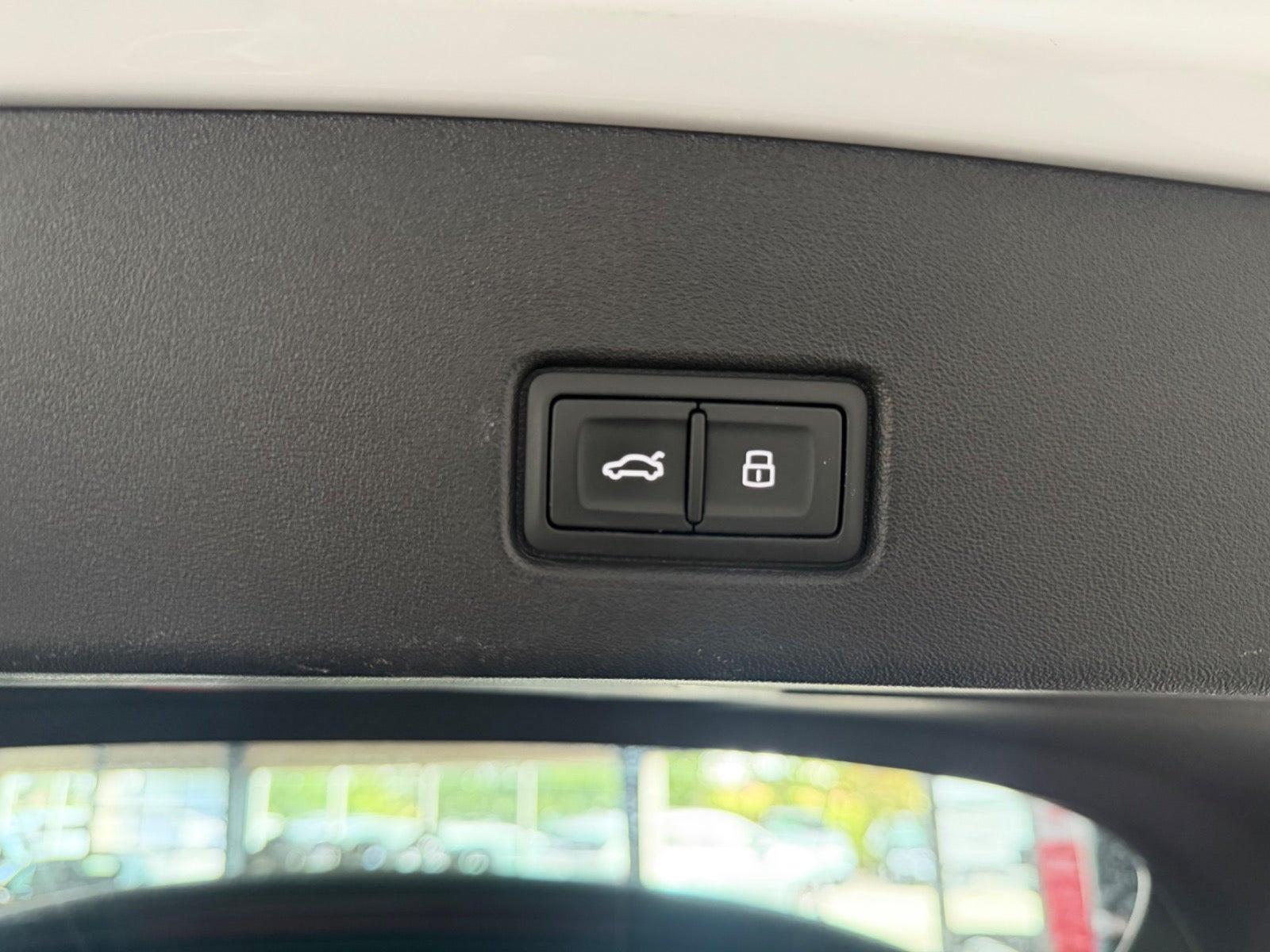 Hvid Audi Q4 e-tron fra 2023