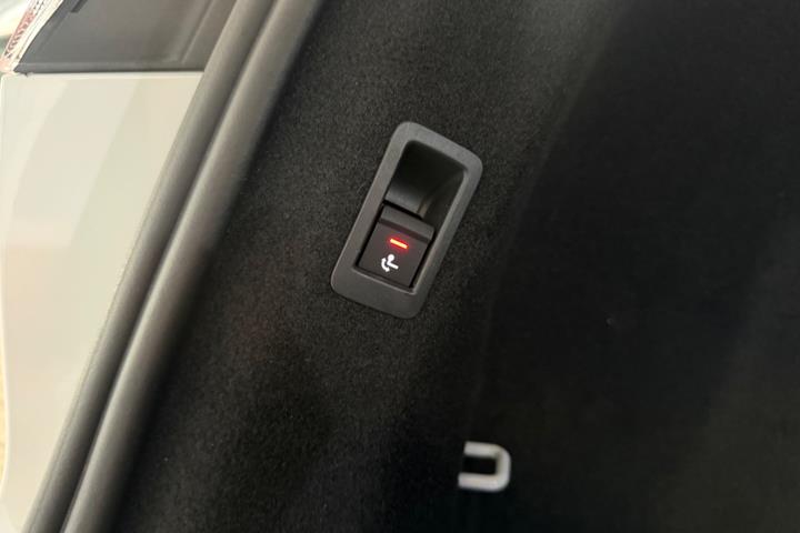 Hvid Audi Q4 e-tron fra 2023