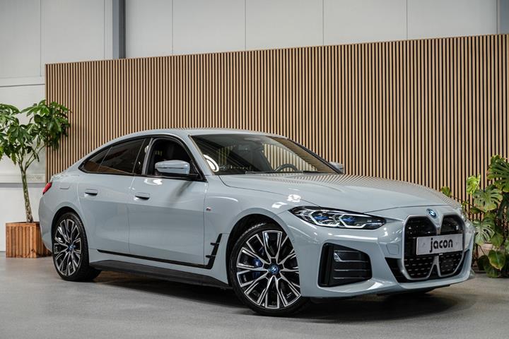 Grå BMW i4 fra 2022