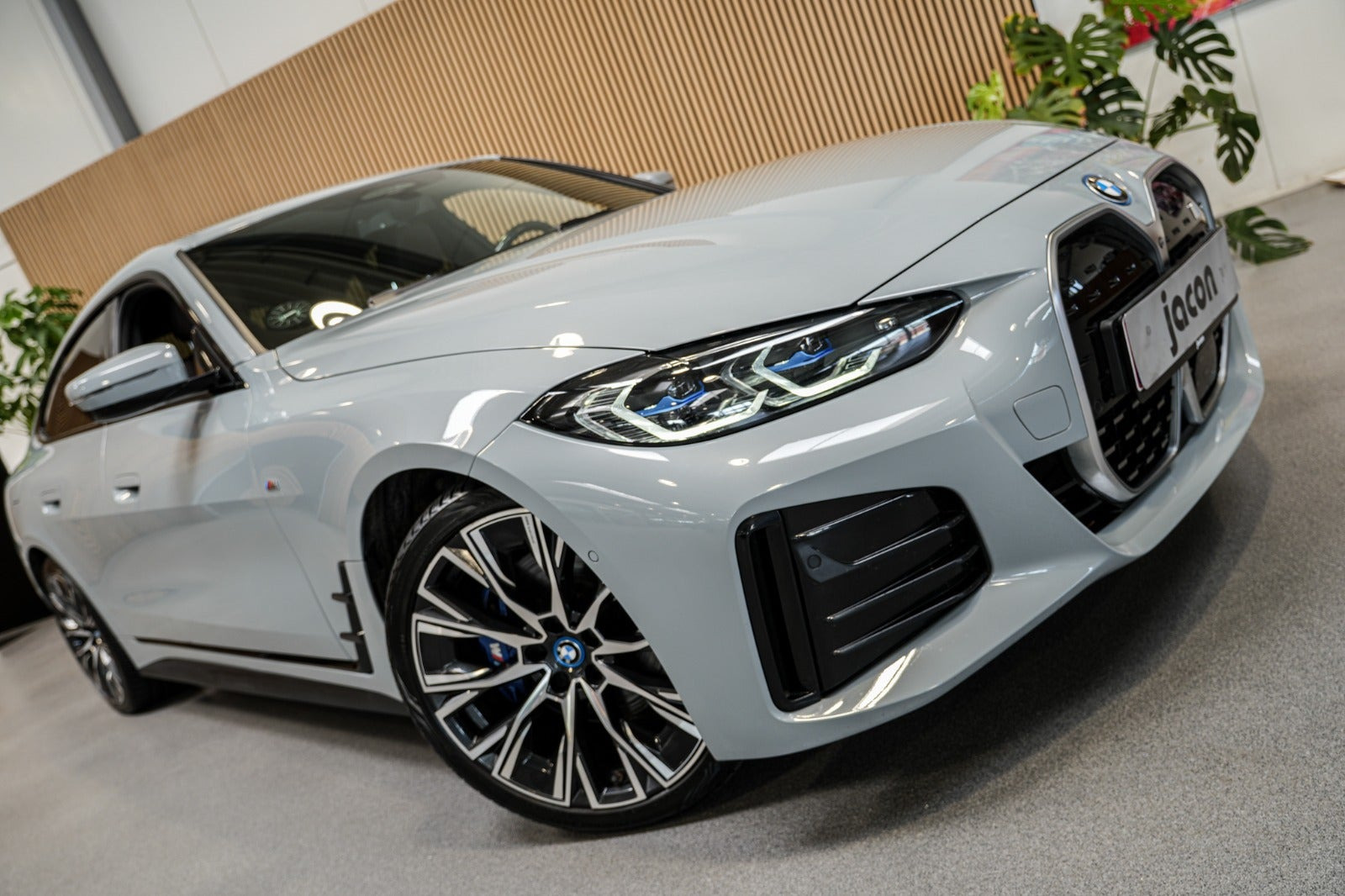 Grå BMW i4 fra 2022