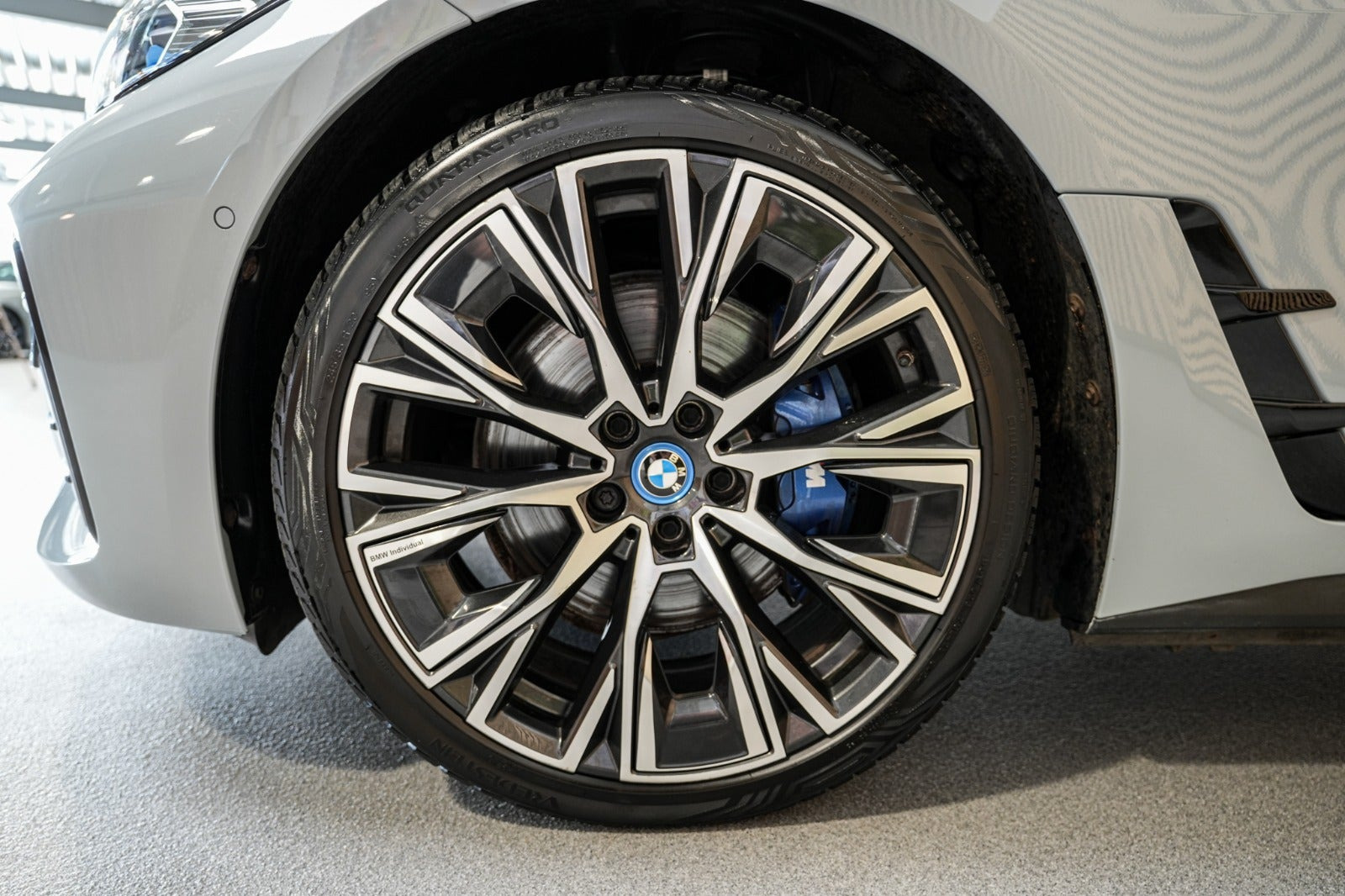 Grå BMW i4 fra 2022