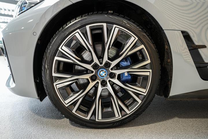 Grå BMW i4 fra 2022