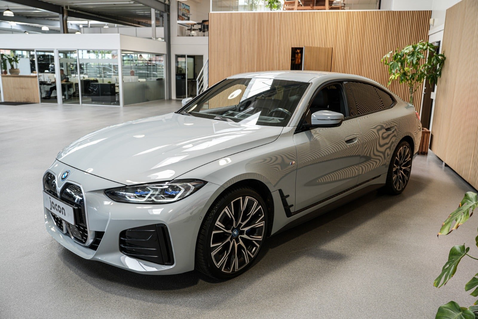Grå BMW i4 fra 2022