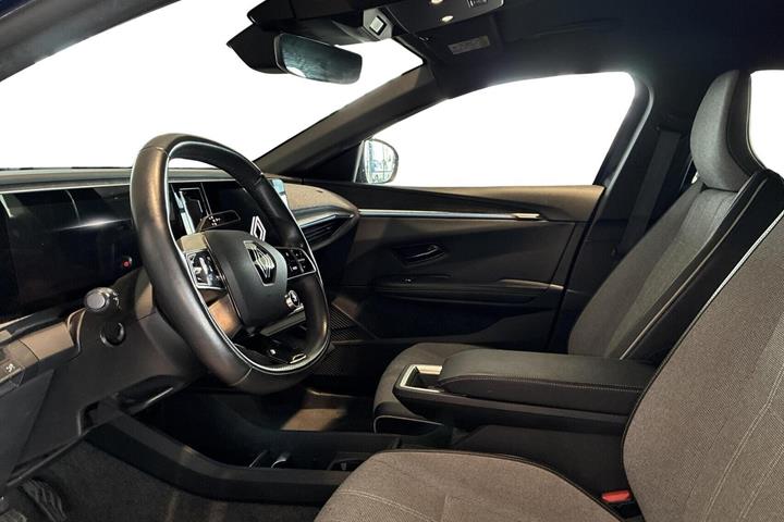 Blå Renault Megane E-Tech fra 2022