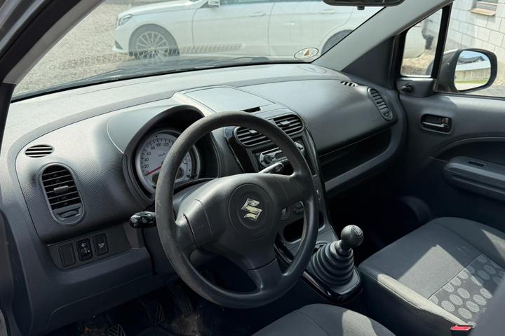 Sølv Suzuki Splash fra 2008