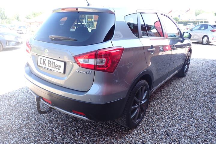 Grå Suzuki S-Cross fra 2018