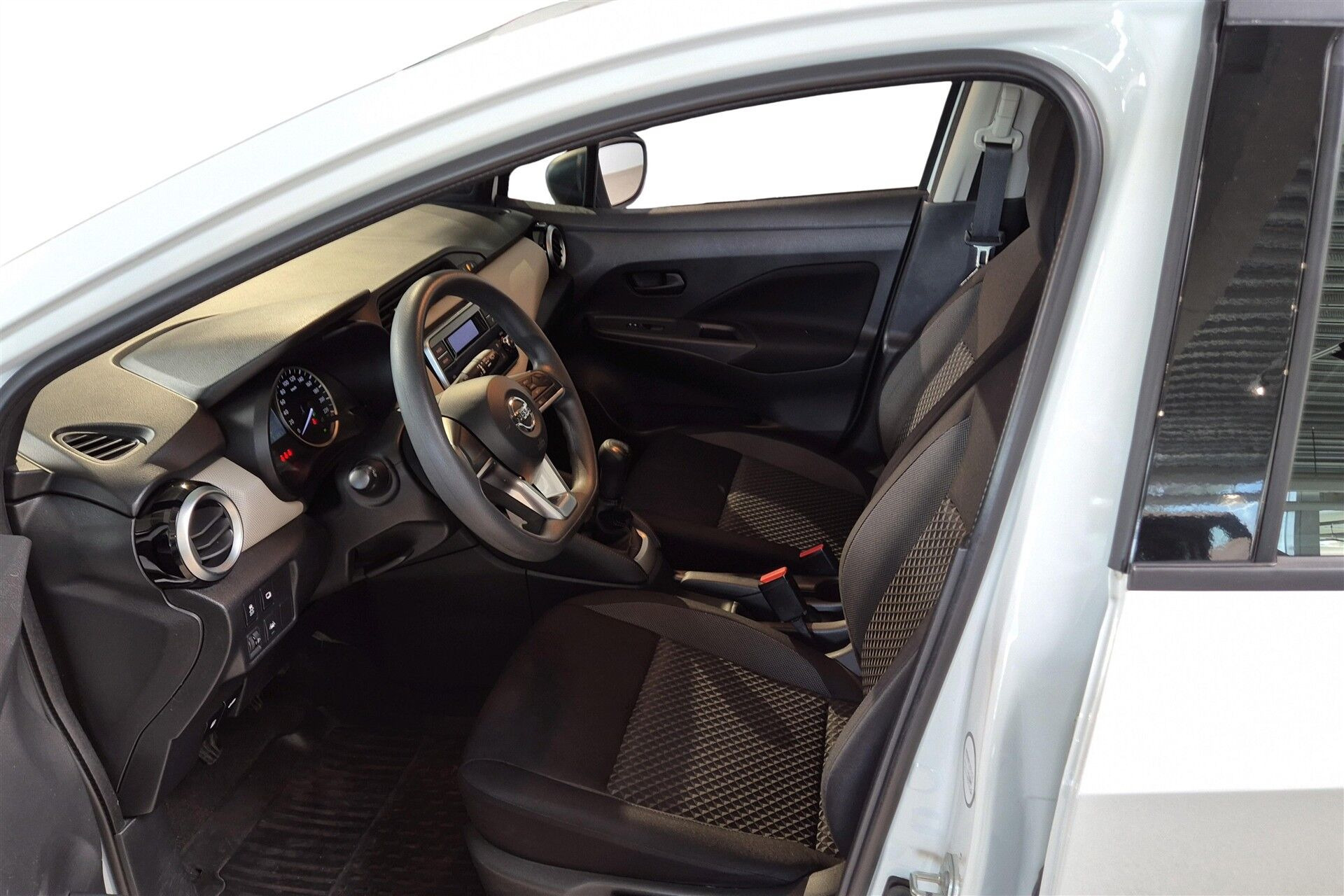 Hvid Nissan Micra fra 2018