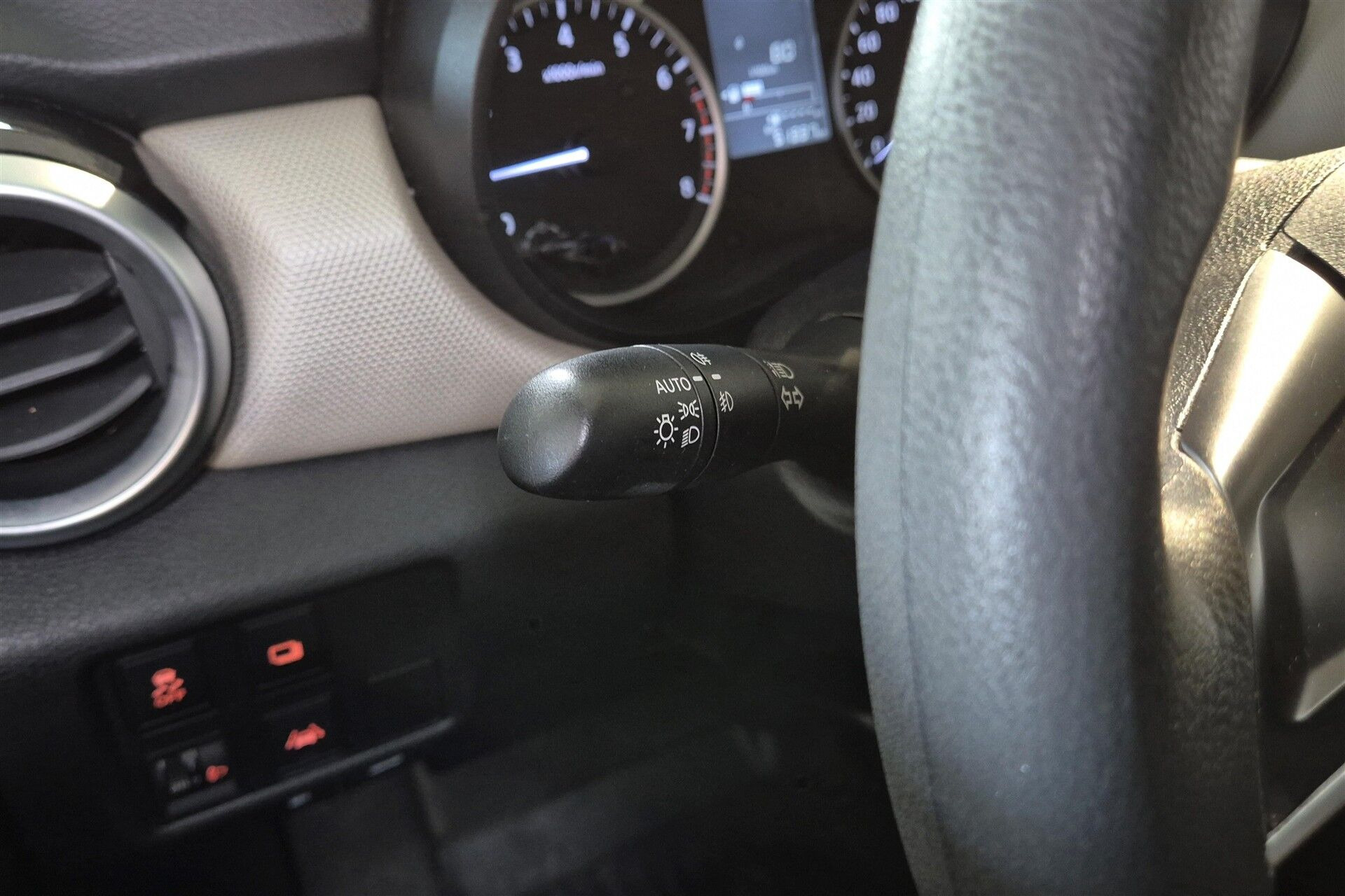 Hvid Nissan Micra fra 2018