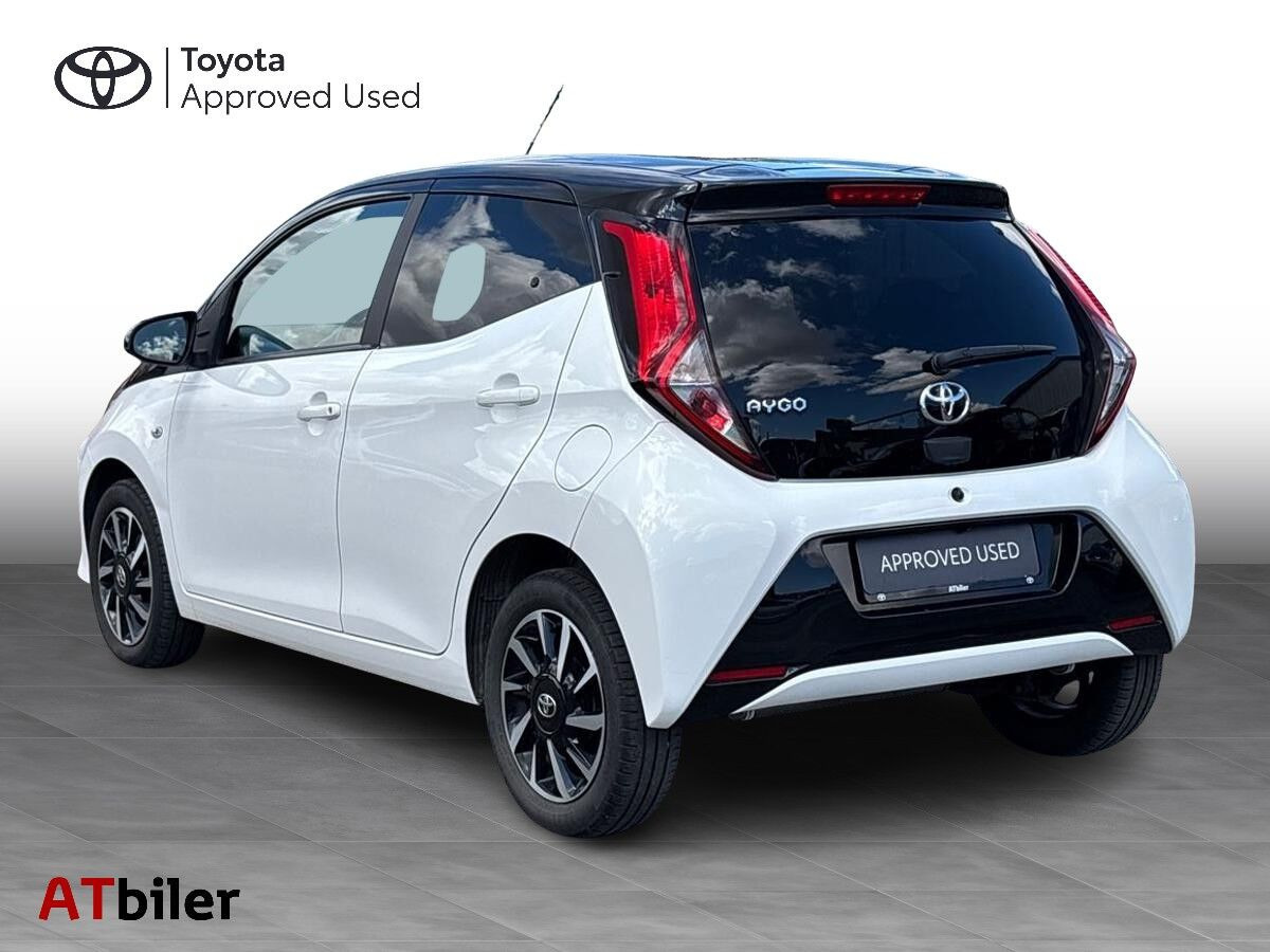 Hvid Toyota Aygo fra 2021
