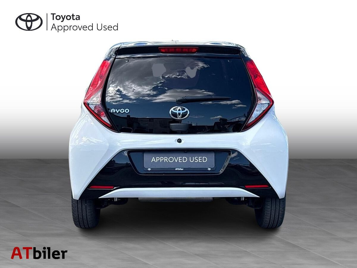 Hvid Toyota Aygo fra 2021