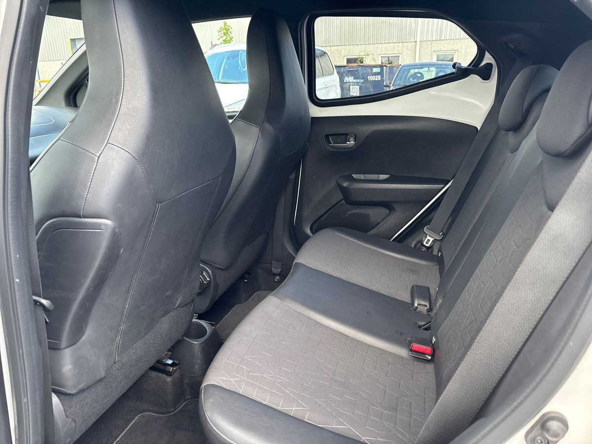 Hvid Toyota Aygo fra 2021