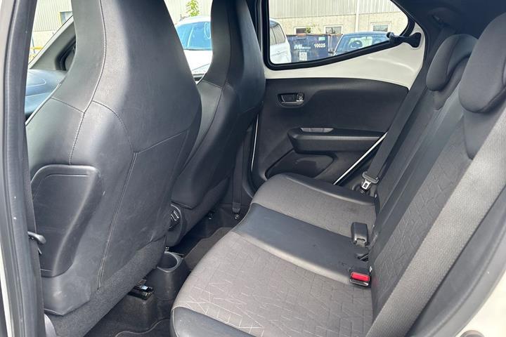 Hvid Toyota Aygo fra 2021