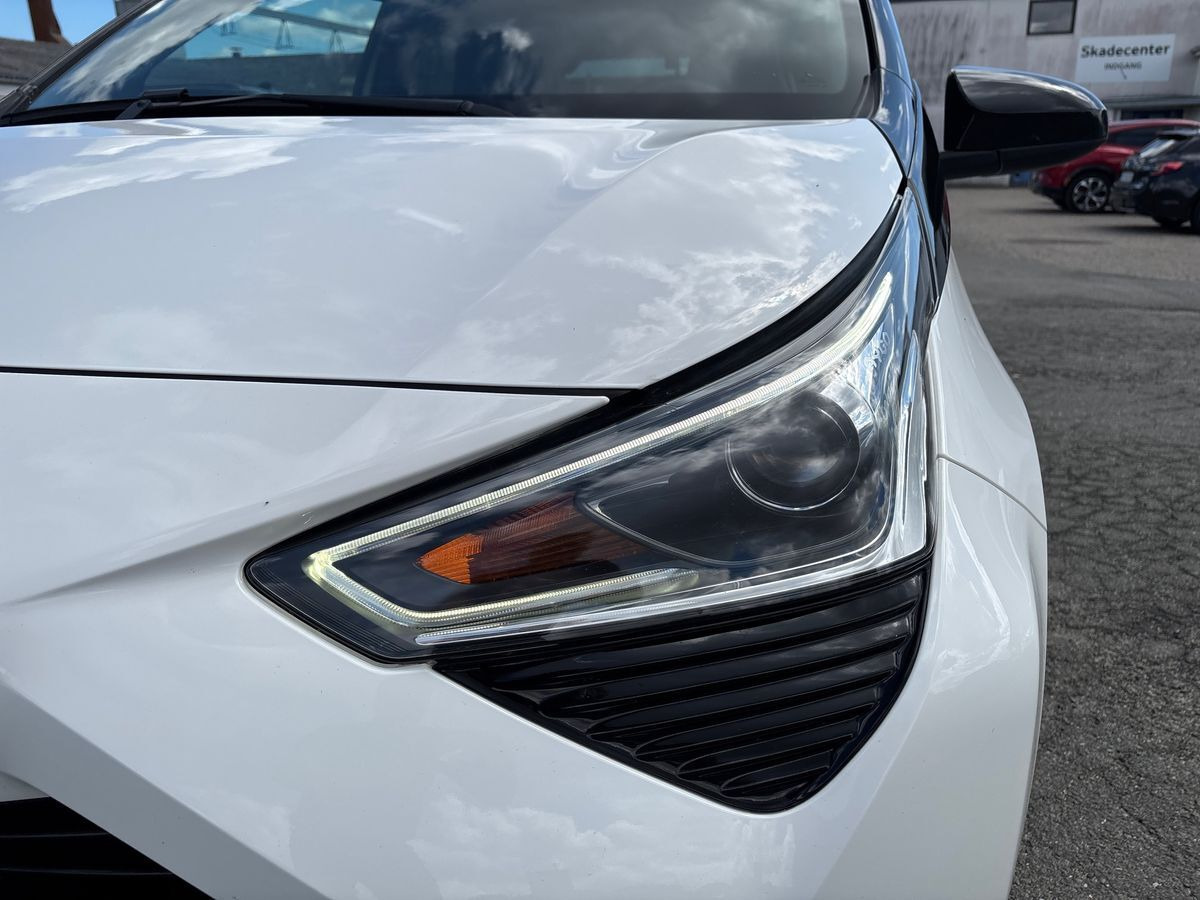 Hvid Toyota Aygo fra 2021
