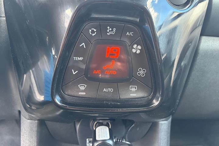 Hvid Toyota Aygo fra 2021