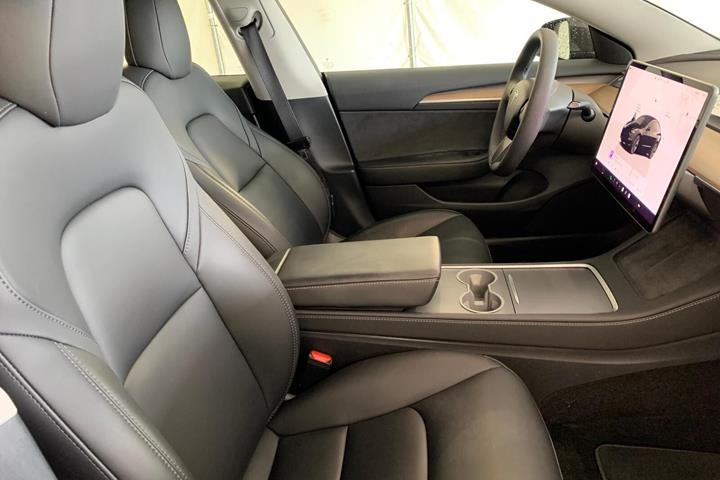 Sort Tesla Model 3 fra 2023