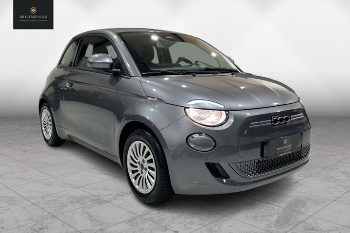 Grå Fiat 500e fra 2023 set udefra
