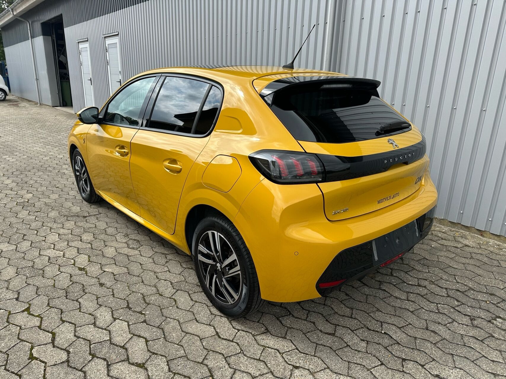 Gul Peugeot 208 fra 2020