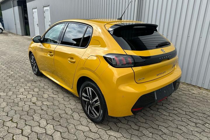 Gul Peugeot 208 fra 2020