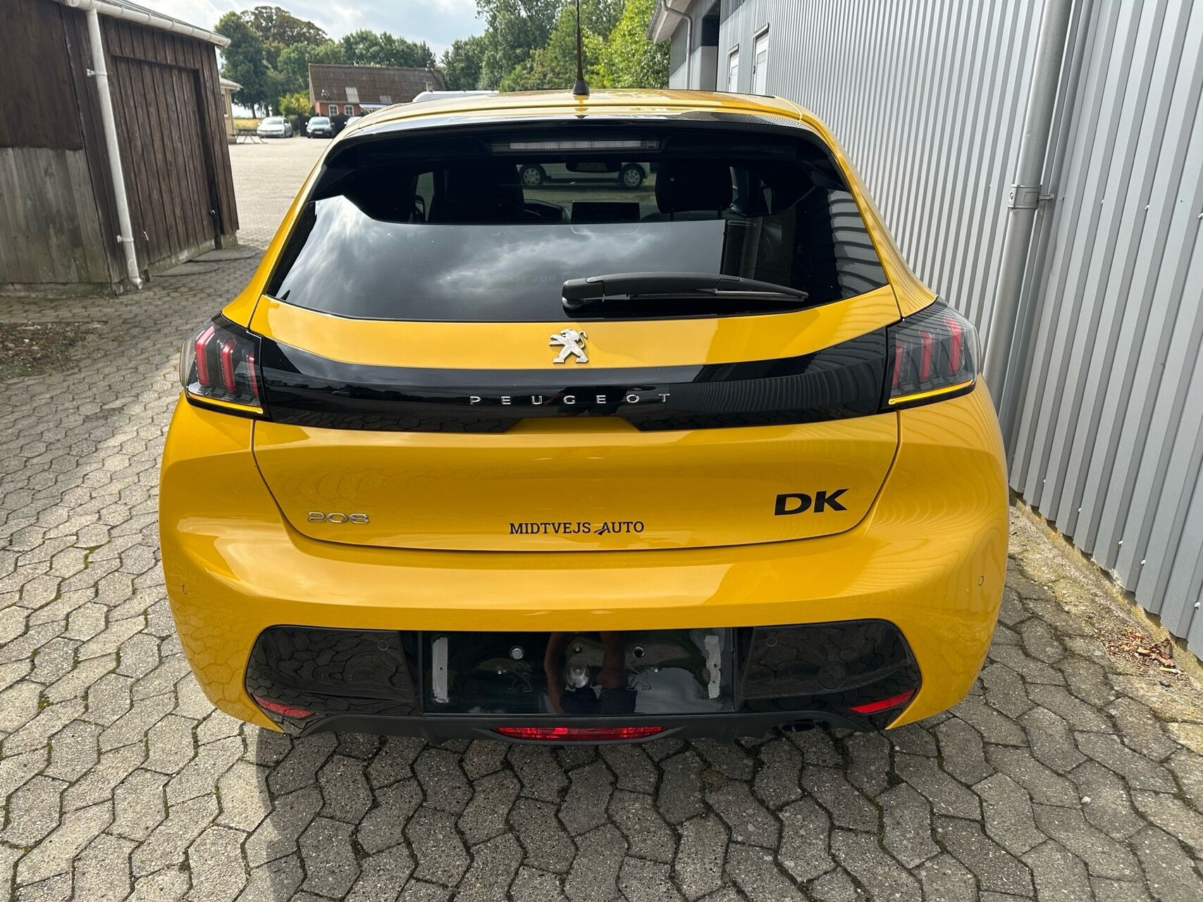 Gul Peugeot 208 fra 2020