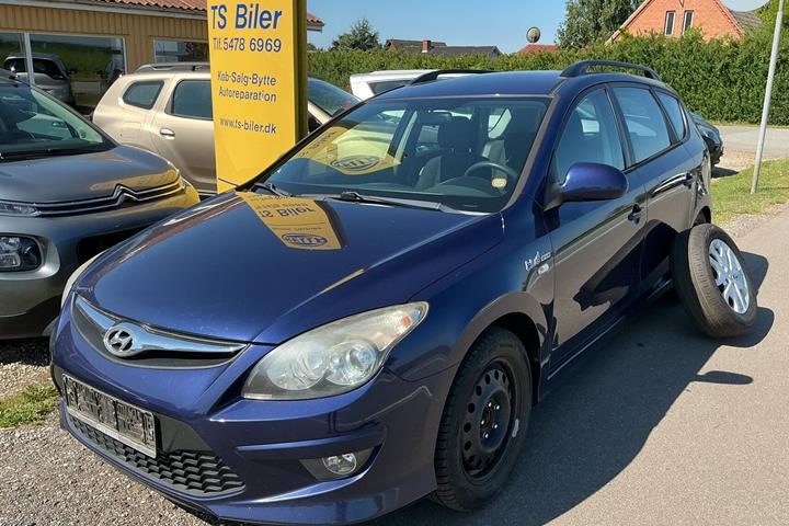 Blå Hyundai i30 fra 2011