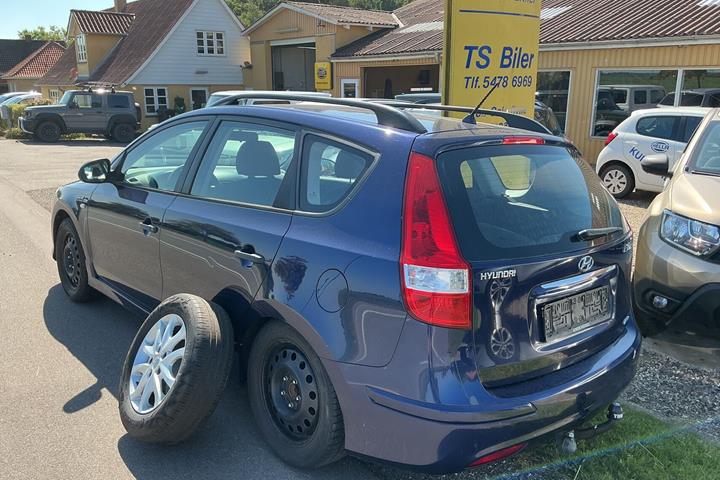 Blå Hyundai i30 fra 2011