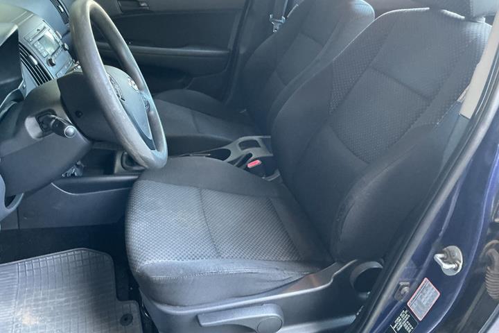Blå Hyundai i30 fra 2011