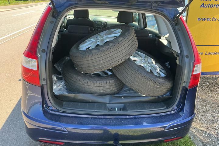 Blå Hyundai i30 fra 2011