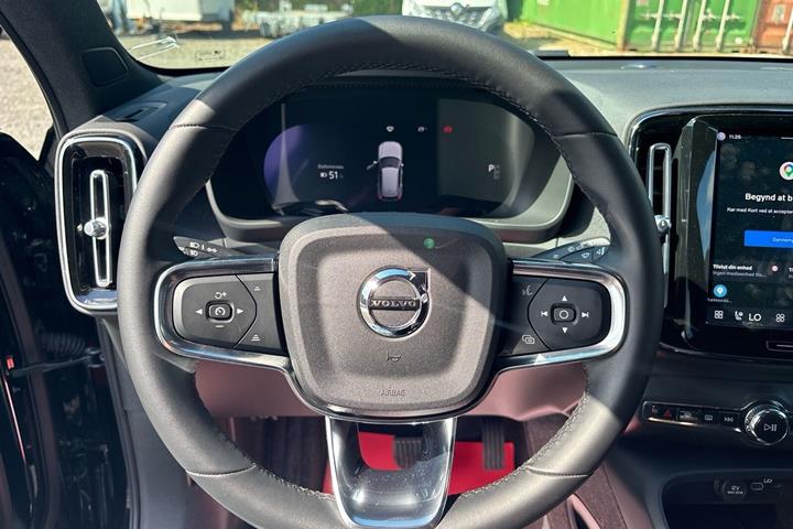 Sort Volvo XC40 fra 2023