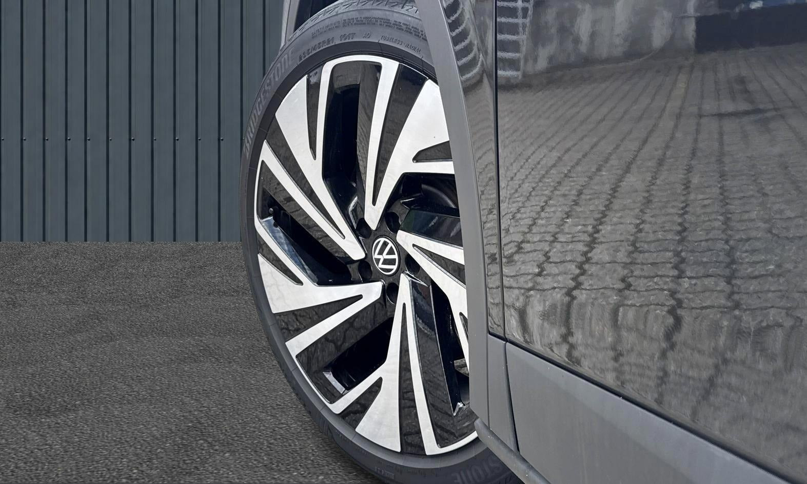 Grå VW ID.4 fra 2023
