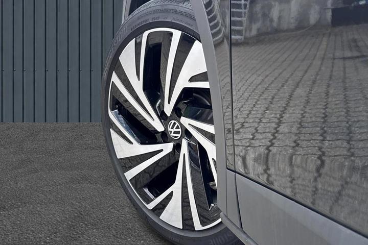 Grå VW ID.4 fra 2023