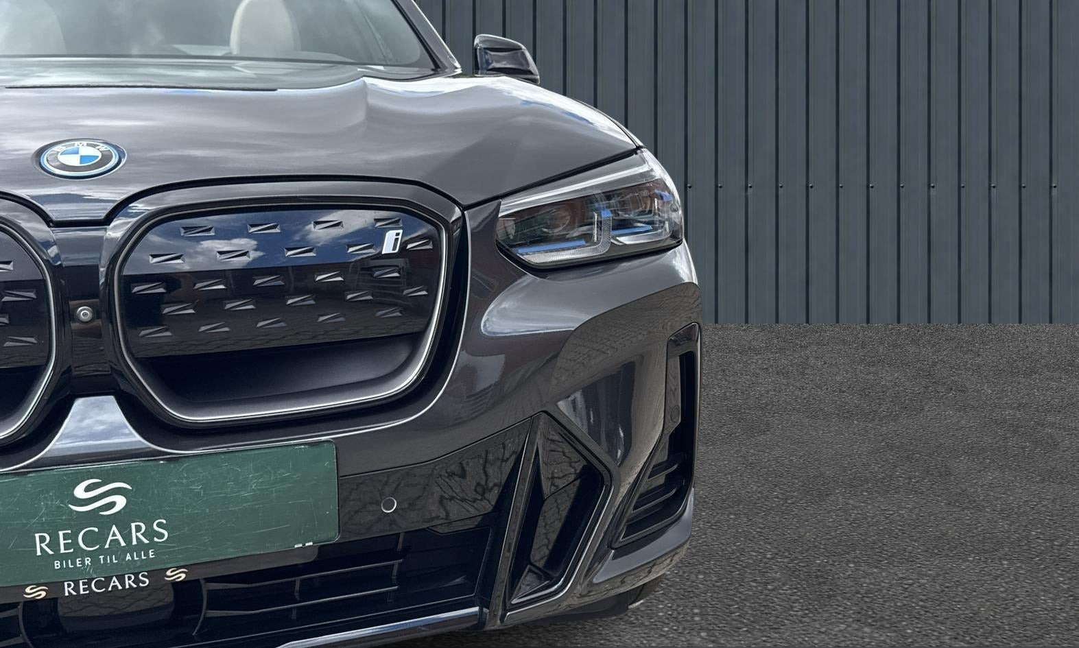 Grå BMW iX3 fra 2022