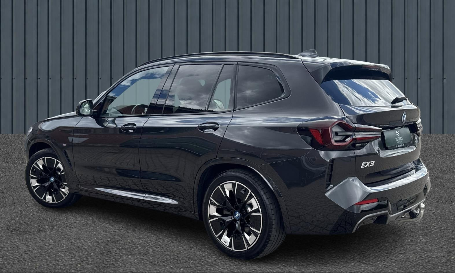 Grå BMW iX3 fra 2022