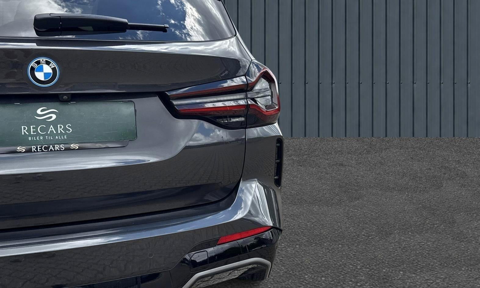 Grå BMW iX3 fra 2022