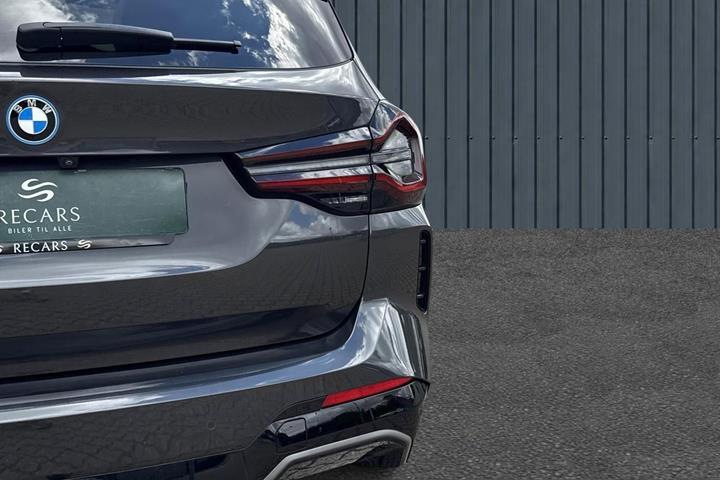 Grå BMW iX3 fra 2022
