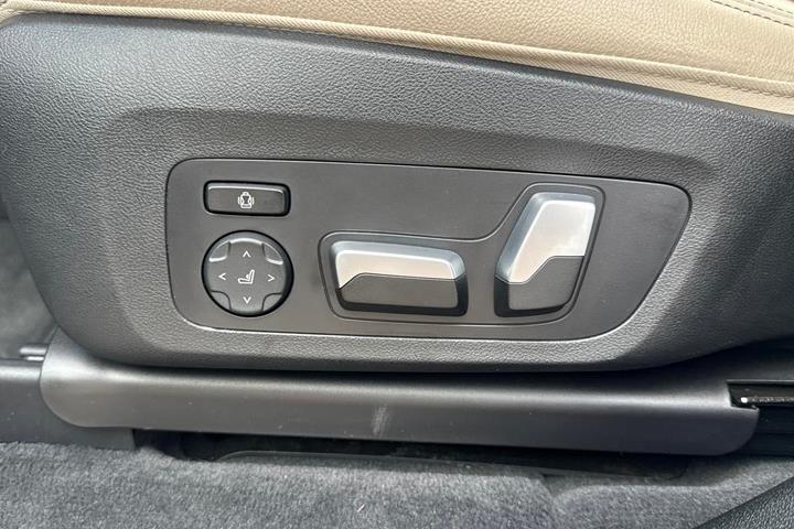 Grå BMW iX3 fra 2022