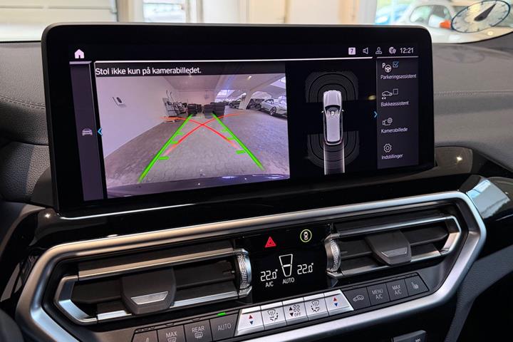 Grå BMW iX3 fra 2024