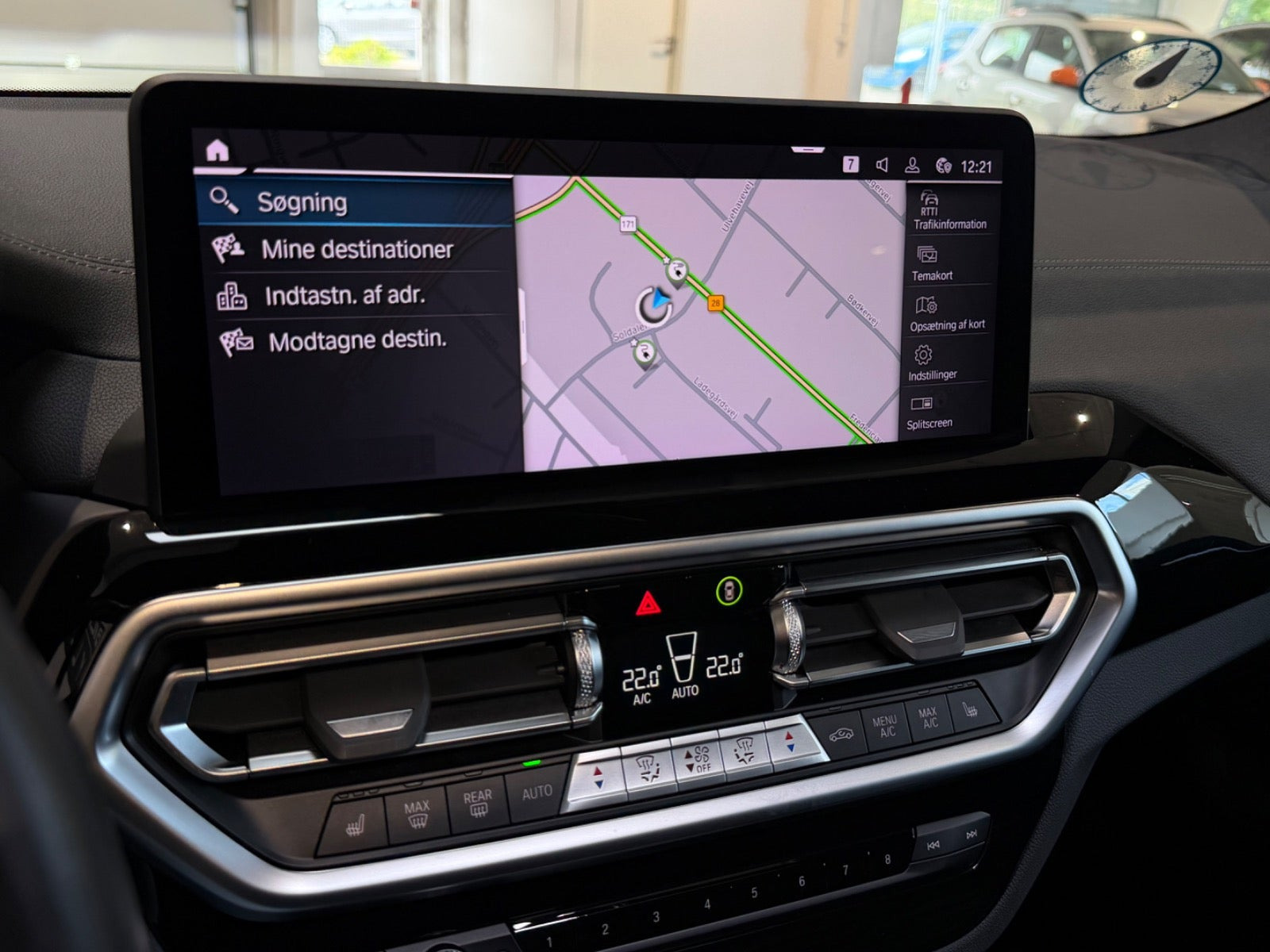 Grå BMW iX3 fra 2024