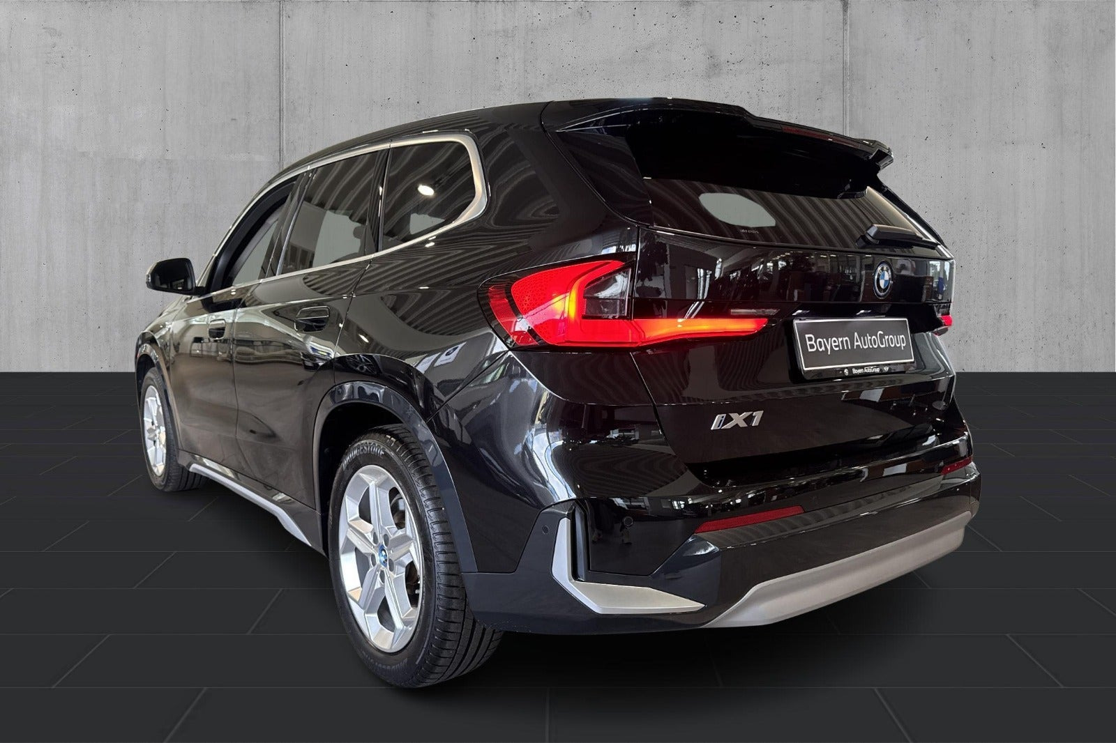 Sort BMW iX1 fra 2024