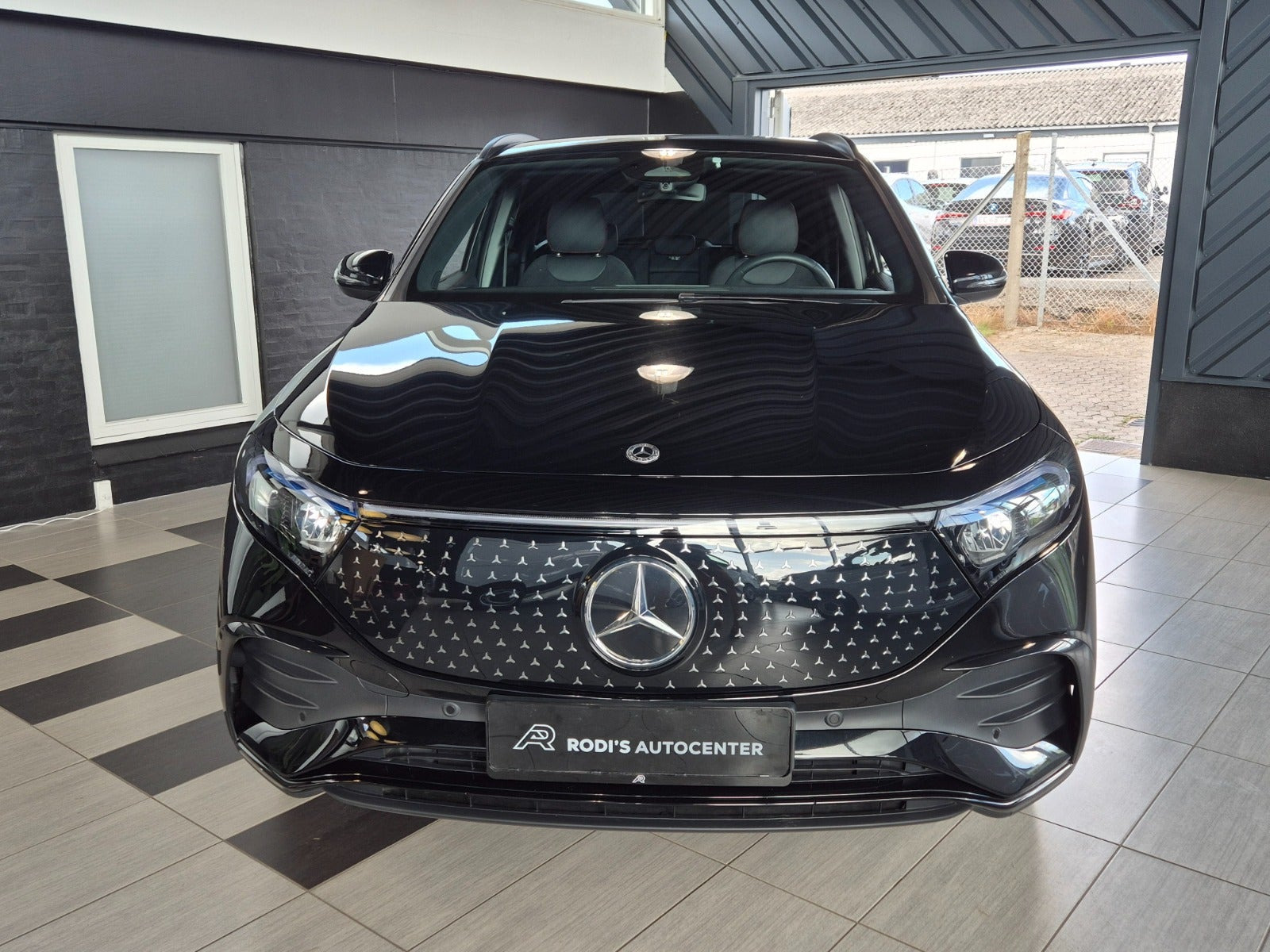 Sort Mercedes EQA250+ fra 2025