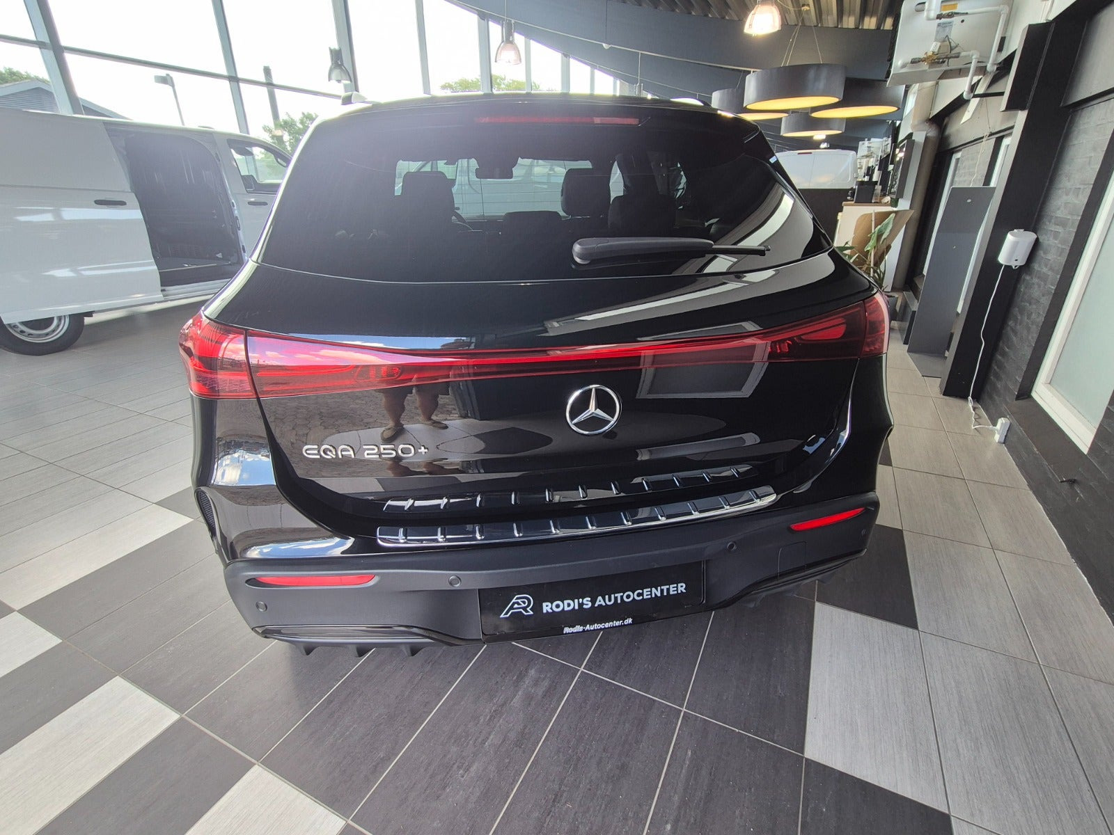Sort Mercedes EQA250+ fra 2025