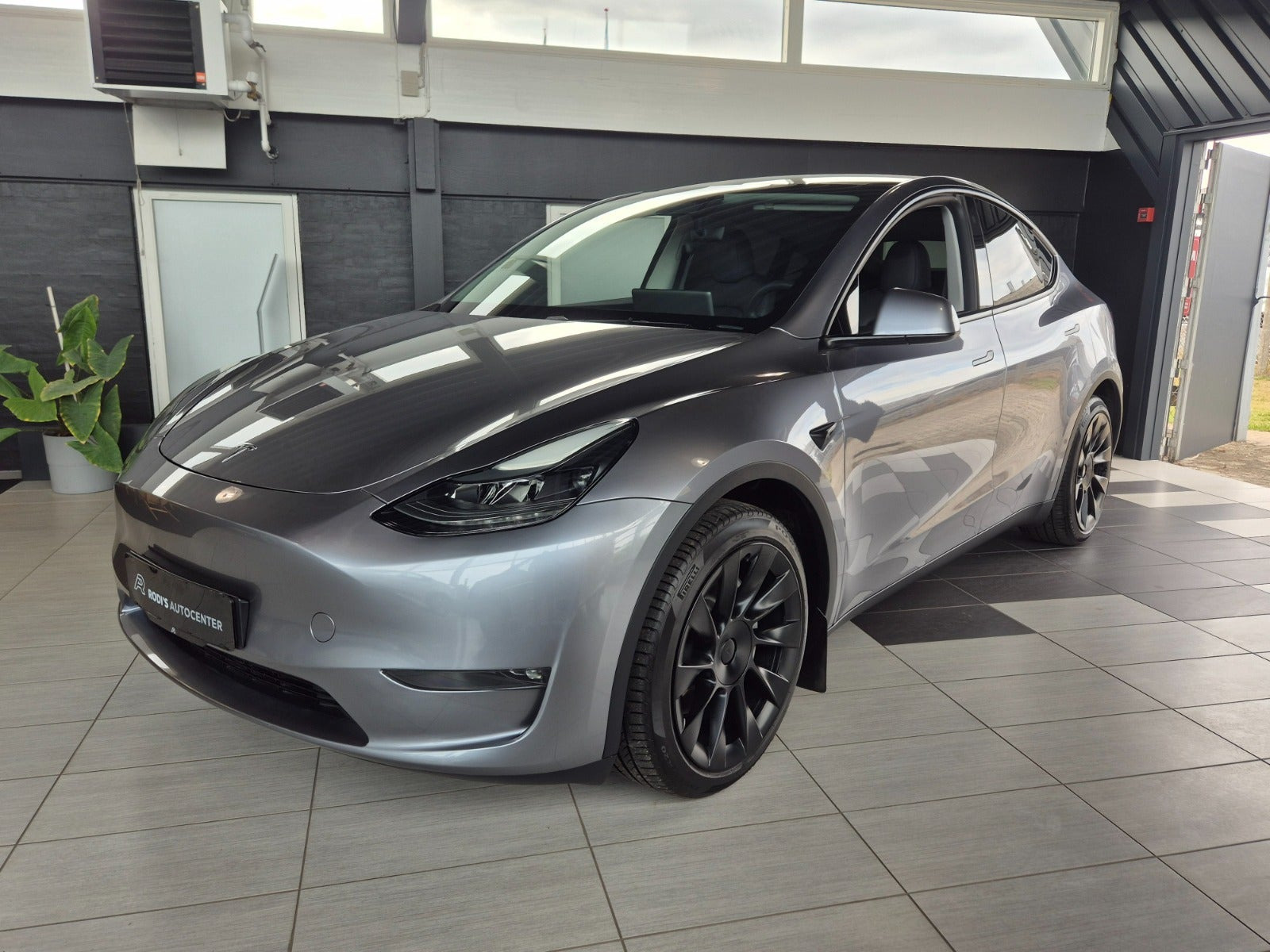 Tesla Model Y Long Range AWD