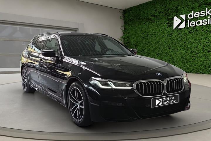 Sort BMW 530e fra 2023