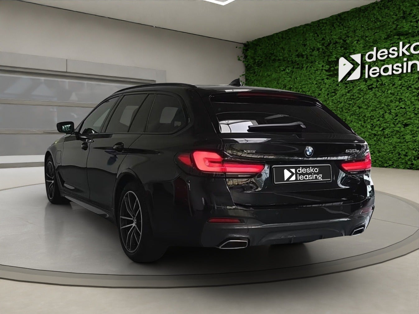 Sort BMW 530e fra 2023
