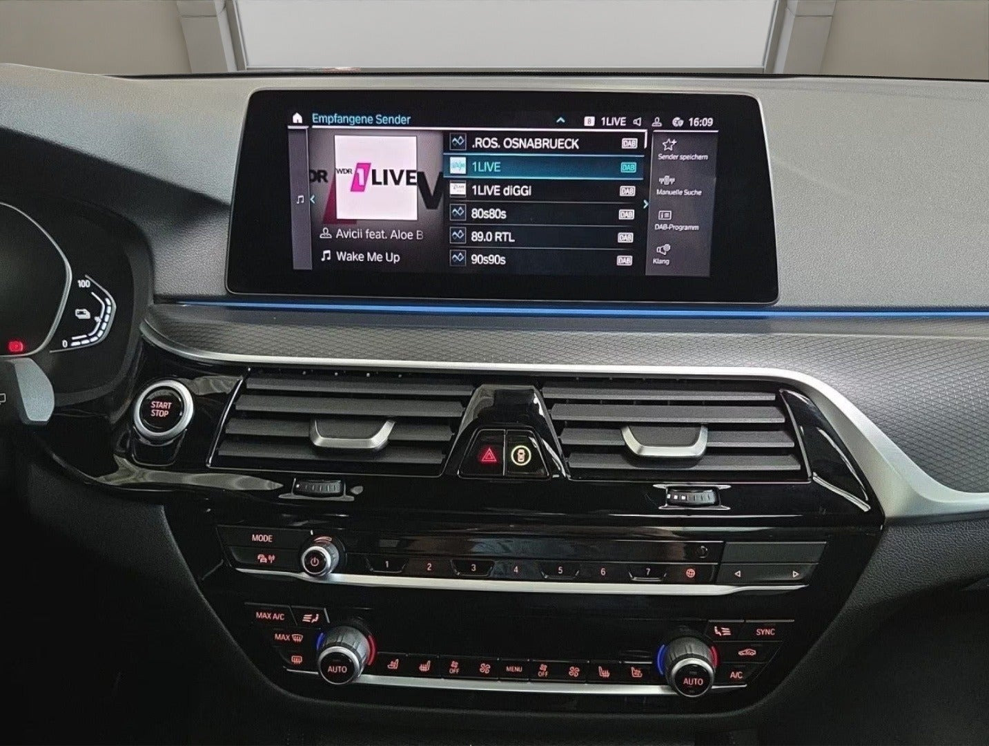 Sort BMW 530e fra 2023