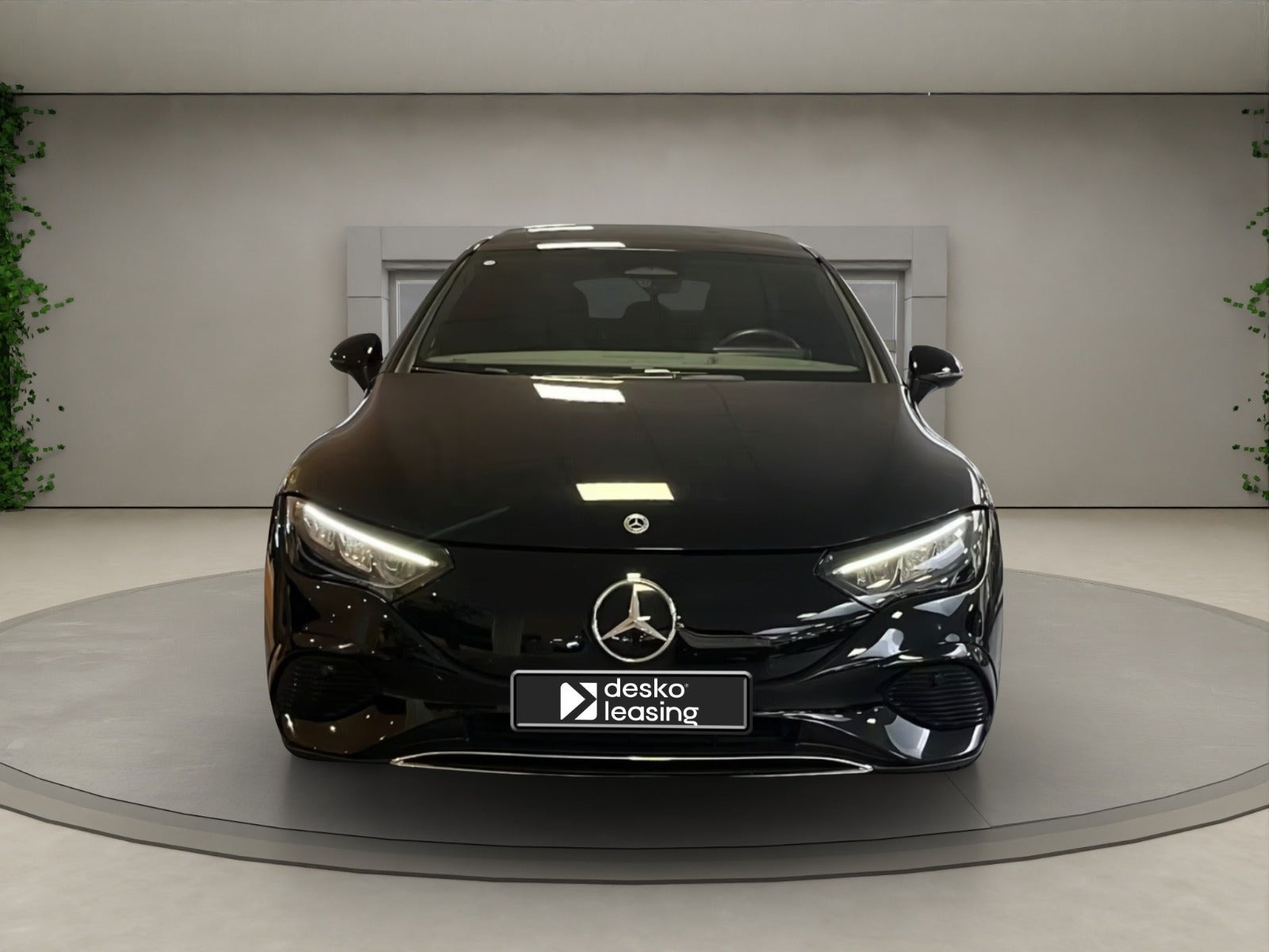 Sort Mercedes EQE300 fra 2023