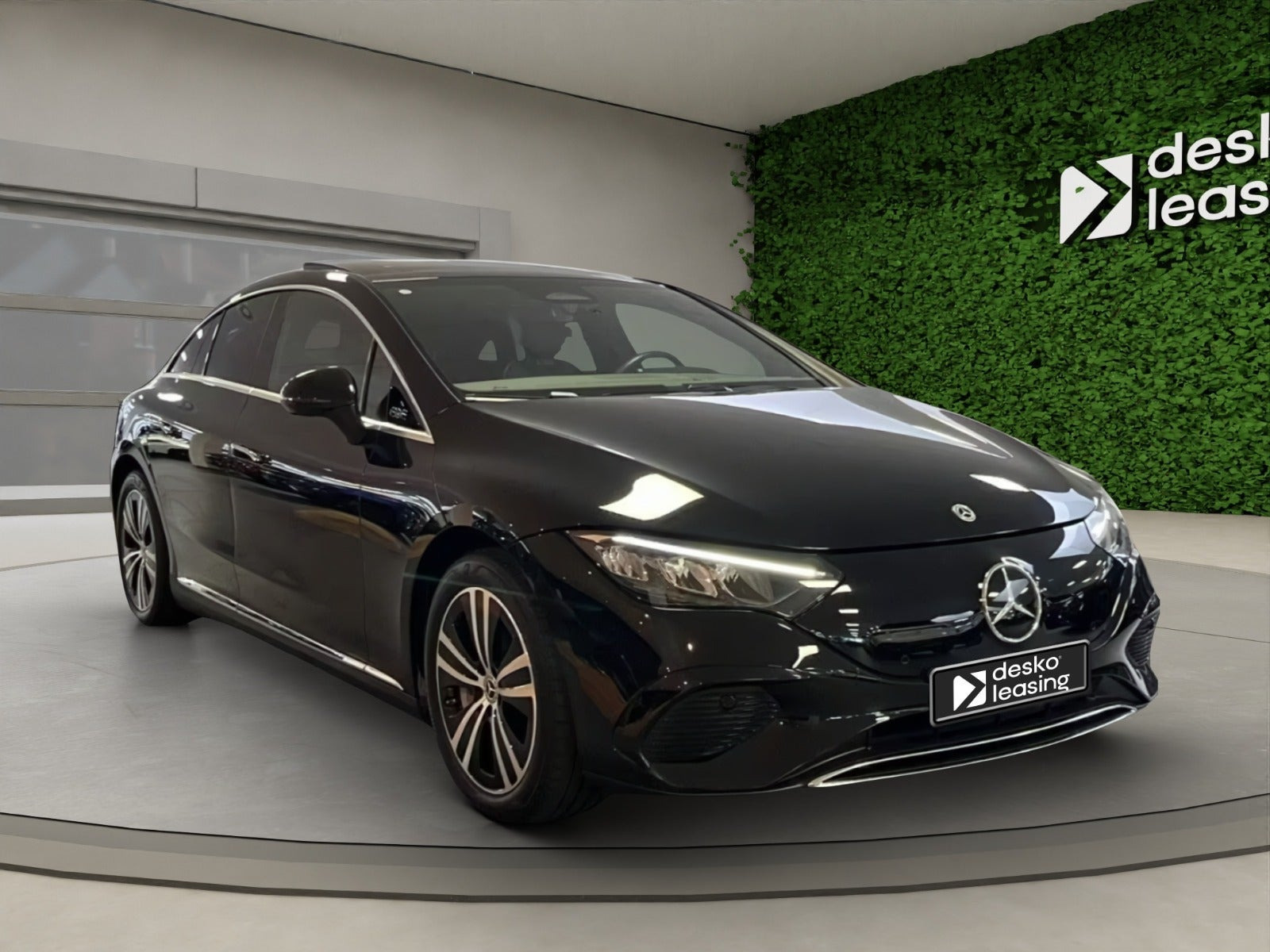 Sort Mercedes EQE300 fra 2023