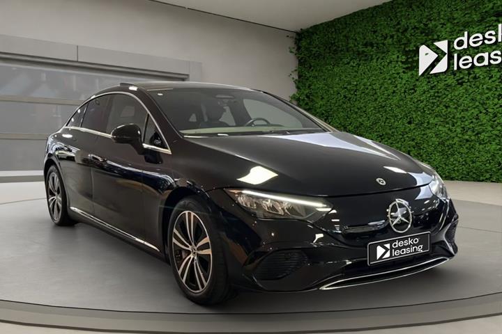Sort Mercedes EQE300 fra 2023