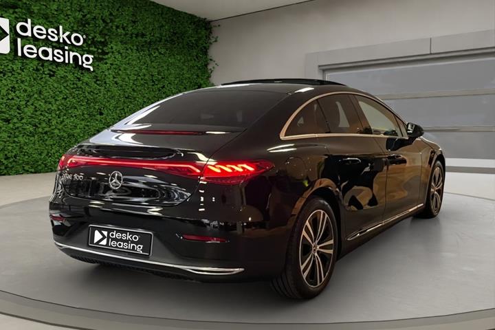 Sort Mercedes EQE300 fra 2023