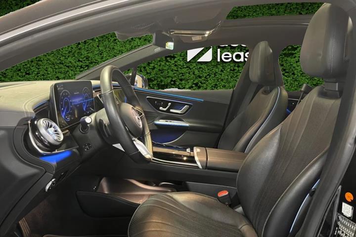Sort Mercedes EQE300 fra 2023